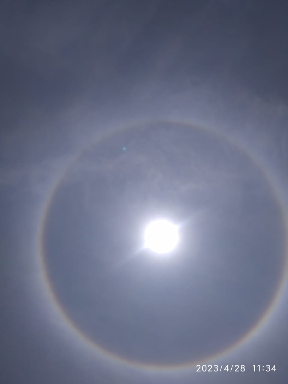 US National Weather Service Sacramento California - There's a ring around  the Sun this morning! This is known as a 22 degree halo, an optical effect  caused by refraction of sunlight through