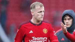 Donny van de Beek is loaned by Manchester United to Eintracht Frankfurt.