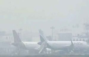 बारिश और आंधी के कारण दिल्ली जाने वाली 15 उड़ानों का मार्ग परिवर्तित कर दिया गया है। 