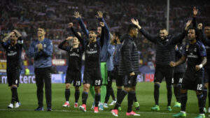 Bayern defeats Arsenal, Real Madrid breaks through Manchester City's defense.