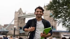भारतीय छात्र मास्टर पाठ्यक्रमों के लिए ब्रिटेन के विश्वविद्यालयों से दूर जाने लगे हैं।